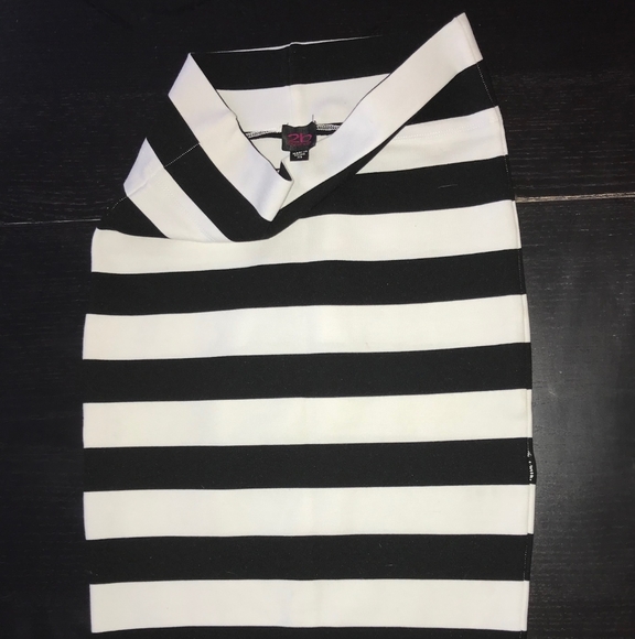 BEBE Wide striped pencil skirt size xsmall - Picture 6 of 8